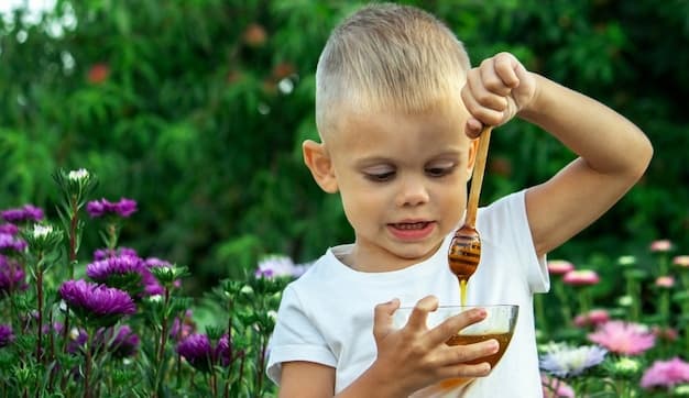 خواص عسل طبیعی برای کودکان